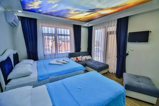 Family Oda, Balkon, Kısmi Deniz Manzaralı