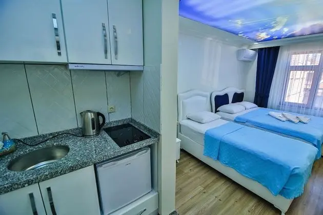 Family Oda, Balkon, Kısmi Deniz Manzaralı