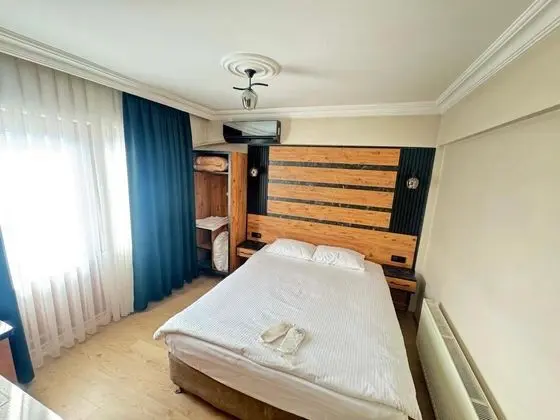 Çift Kişilik, Deniz Manzaralı