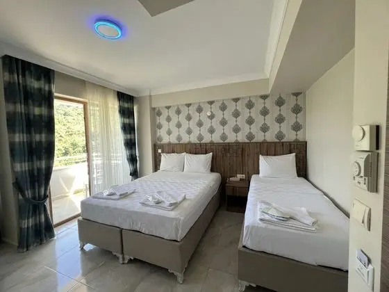 Deniz Manzaralı Standard Family Oda