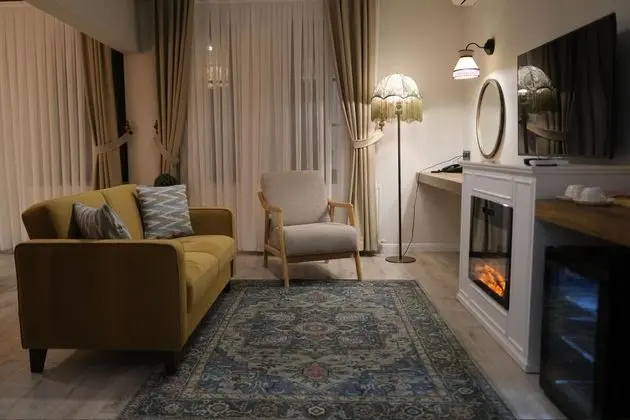 Suite, Nehir Manzaralı, Şömineli ve Balkonlu