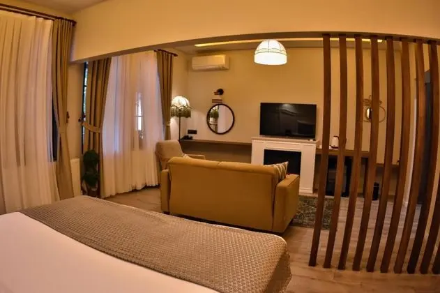 Suite, Nehir Manzaralı, Şömineli ve Balkonlu
