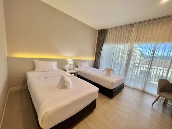 Deluxe Oda, Havuz Manzaralı