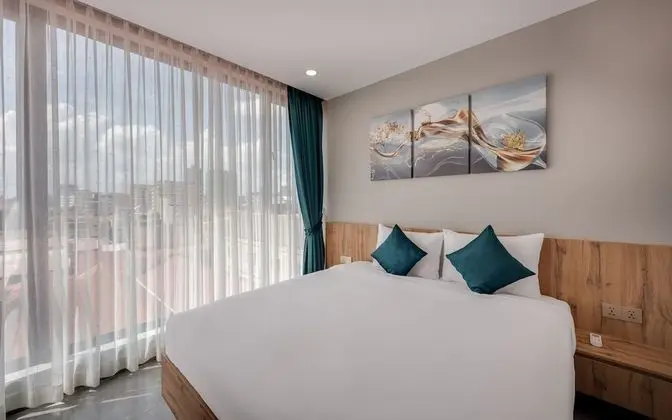 1-Bedroom Apartment with Balcony