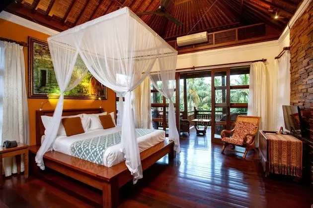 Deluxe Tek Büyük Yataklı Oda (with Bath)