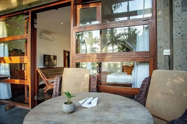 Deluxe Tek Büyük Yataklı Oda (with Shower)