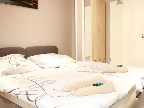 Standard Tek Büyük veya İki Ayrı Yataklı Oda, Ortak Banyo