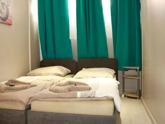 Standard Tek Büyük veya İki Ayrı Yataklı Oda, Ortak Banyo