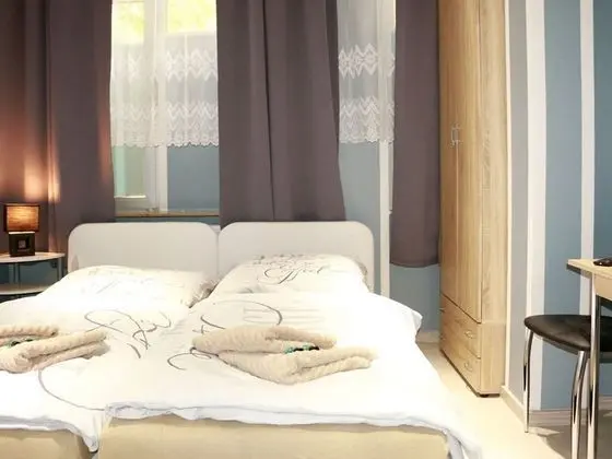 Standard Tek Büyük veya İki Ayrı Yataklı Oda, Ortak Banyo