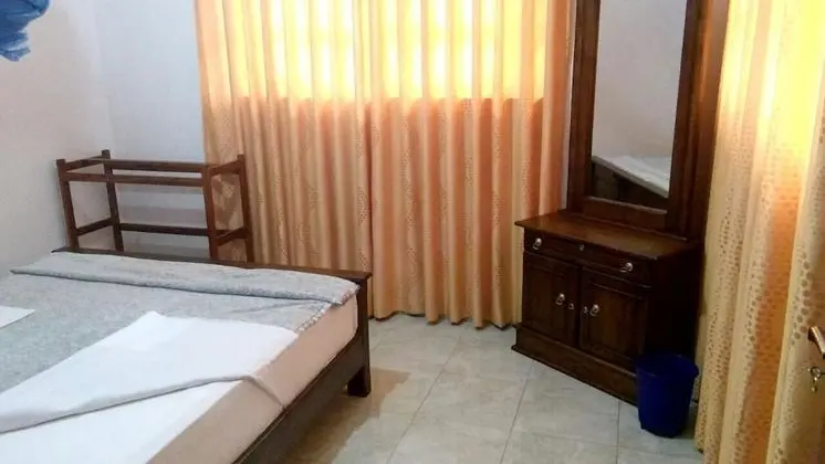 Basic Tek Büyük Yataklı Oda, 3 Yatak Odası, Bahçe Manzaralı