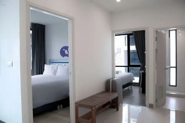 2 Bedrooms Family Suite (King + Twin)