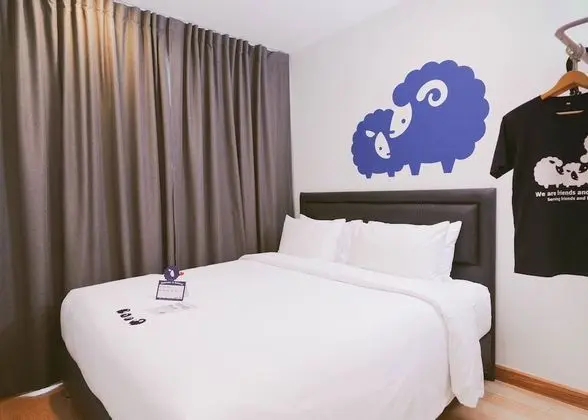 2 Bedrooms Family Suite (King + Twin)