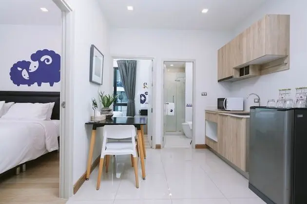 2 Bedrooms Family Suite (King + Twin)