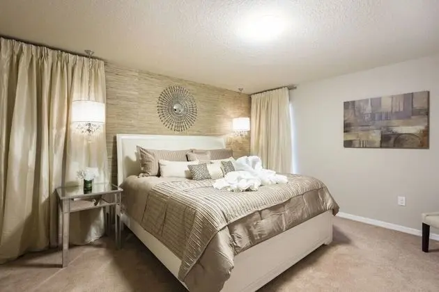 Ev (Wonderful 6 bed 5 bath House w Pool 1)