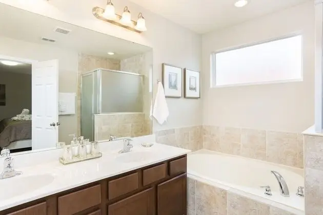 Ev (Wonderful 6 bed 5 bath House w Pool 1)