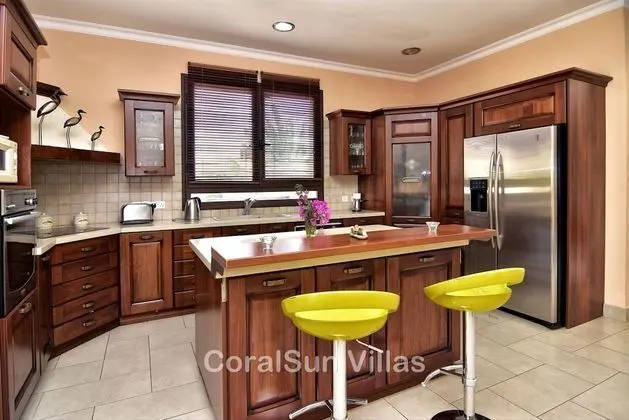 Villa, 5 Yatak Odası, Sigara İçilebilir, Şömine