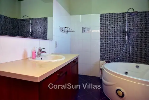 Villa, 5 Yatak Odası, Sigara İçilebilir, Şömine
