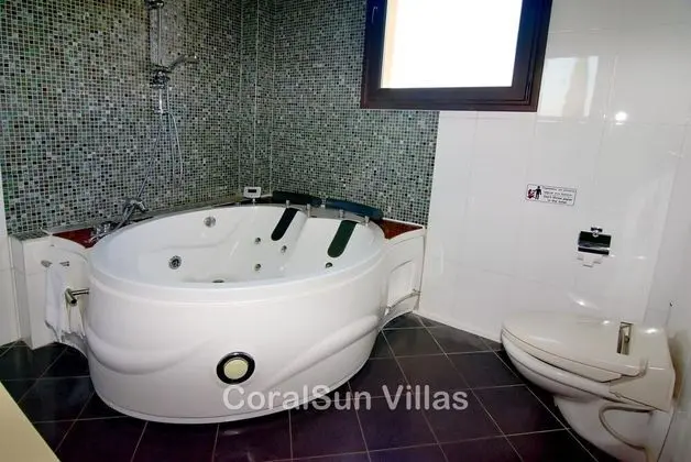 Villa, 5 Yatak Odası, Sigara İçilebilir, Şömine
