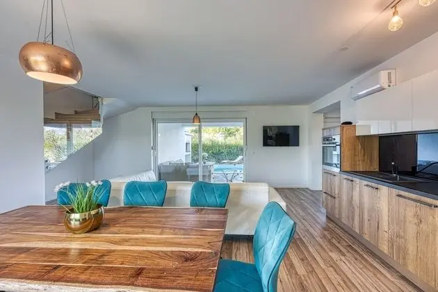 Family Ev, Birden Çok Yatak, Bahçeli (Amazing Pool & Relax Villa Loreta)