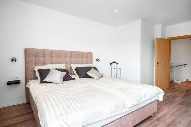 Family Ev, Birden Çok Yatak, Bahçeli (Amazing Pool & Relax Villa Loreta)