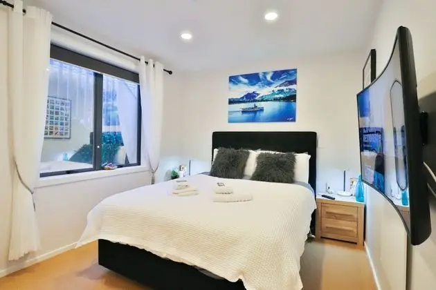 Classic Tek Büyük Yataklı Oda, Ortak Banyo (Slope View)