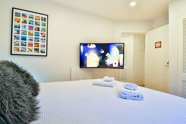 Classic Tek Büyük Yataklı Oda, Ortak Banyo (Slope View)