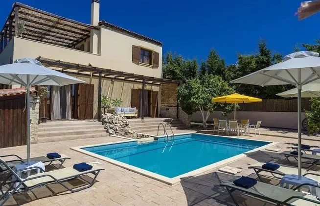 Modern and Cozy Villa