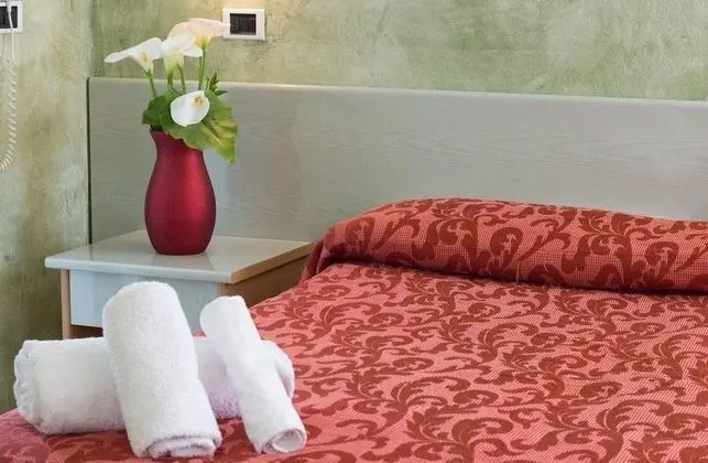 Büyük Yataklı Tek Kişilik Oda