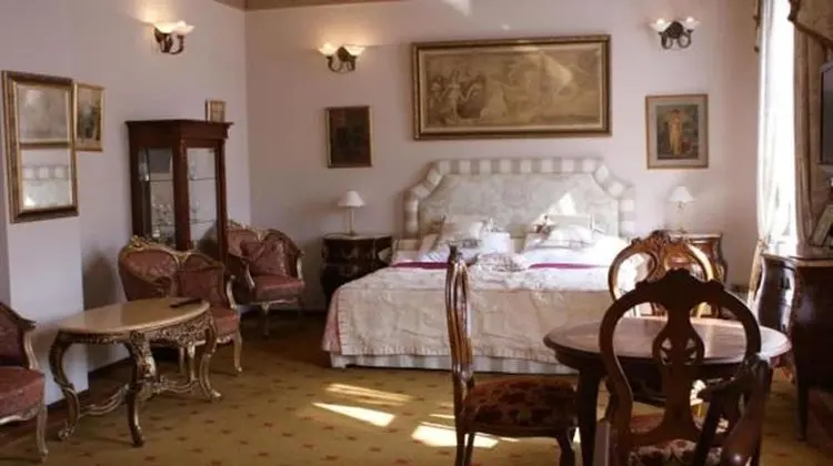 Premium Tek Büyük Yataklı Oda