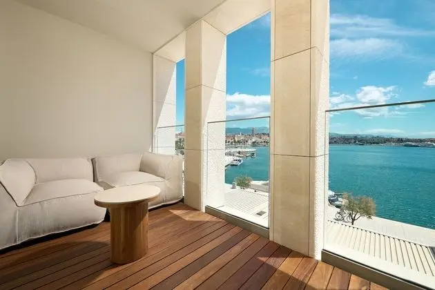 Premium Tek Büyük Yataklı Oda, Balkon, Deniz Manzaralı