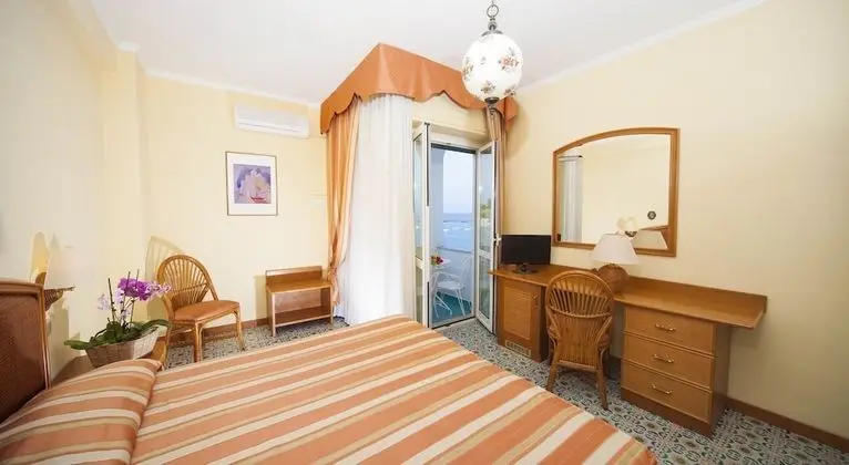 Comfort Tek Büyük Yataklı Oda, Deniz Manzaralı