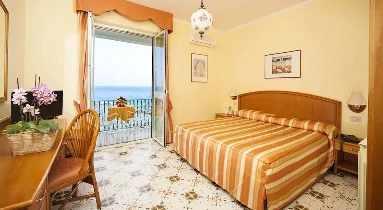 Comfort Tek Büyük Yataklı Oda, Deniz Manzaralı