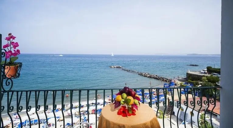 Comfort Tek Büyük Yataklı Oda, Deniz Manzaralı