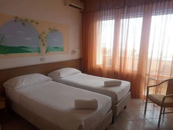 Tek Büyük veya İki Ayrı Yataklı Oda, Deniz Manzaralı