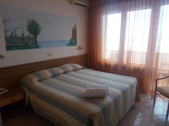 Tek Büyük veya İki Ayrı Yataklı Oda, Deniz Manzaralı