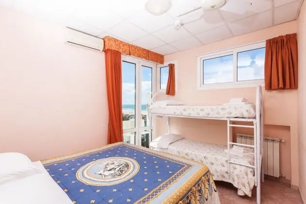 Tek Büyük veya İki Ayrı Yataklı Oda, Deniz Manzaralı