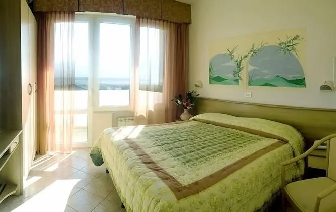 Tek Büyük veya İki Ayrı Yataklı Oda, Deniz Manzaralı