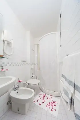 Tek Büyük Yataklı Oda, Denize Bakan