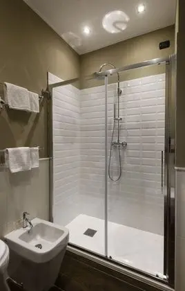 Standard Tek Büyük Yataklı Oda (Spa access included)