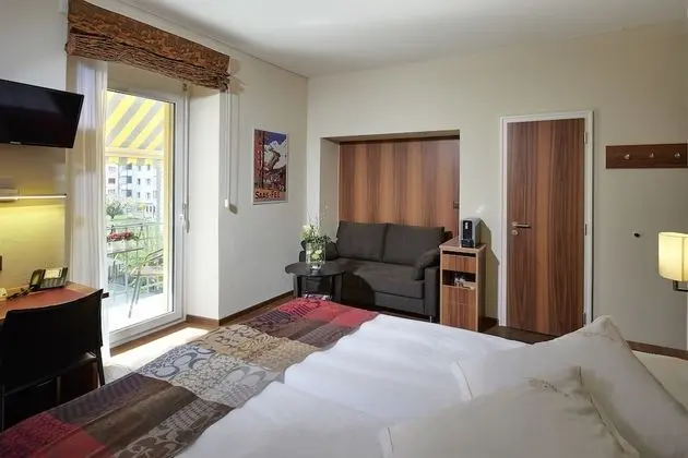 Üç Kişilik Oda