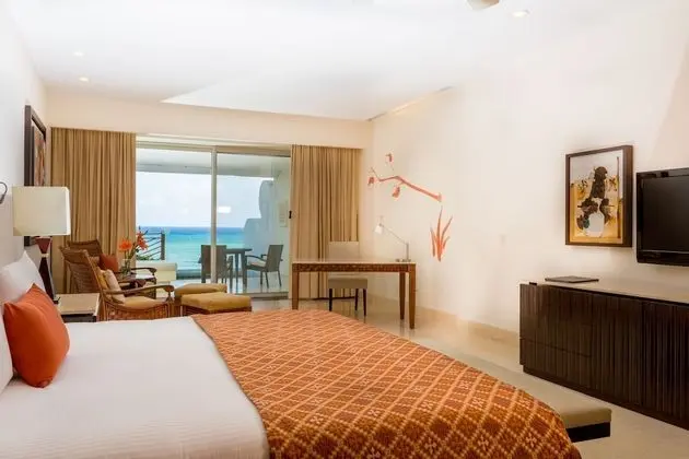 Ambassador Pool Suite Ocean View