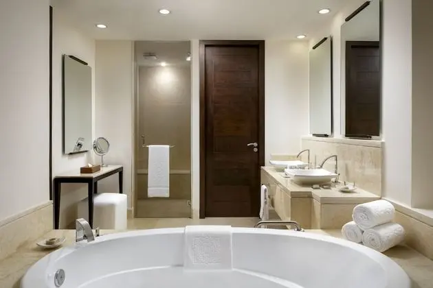 Ambassador Suite Ocean View
