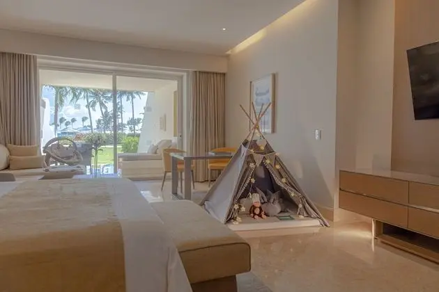 Ambassador Two Bedrooms Family Suite Ocean View