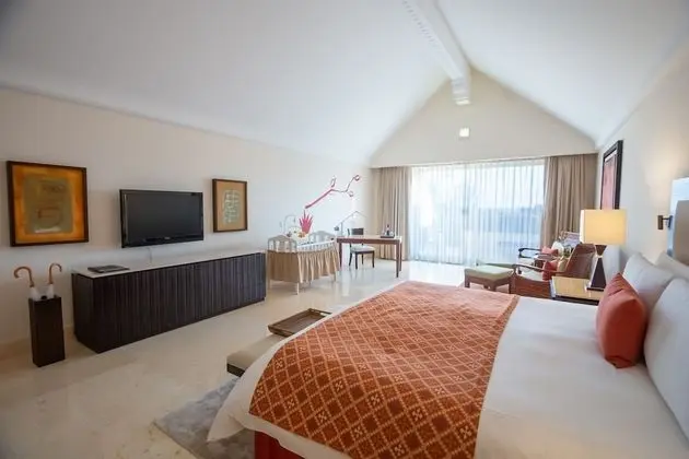 Ambassador Two Bedrooms Family Suite Ocean View