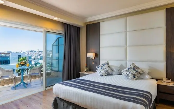 Superior Oda, Balkon, Şehir Manzaralı