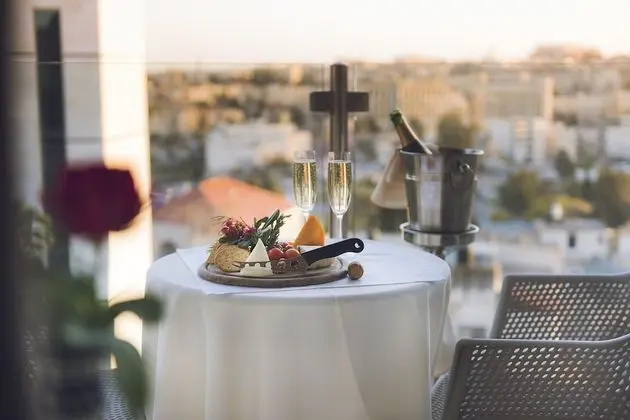 Superior Oda, Balkon, Şehir Manzaralı