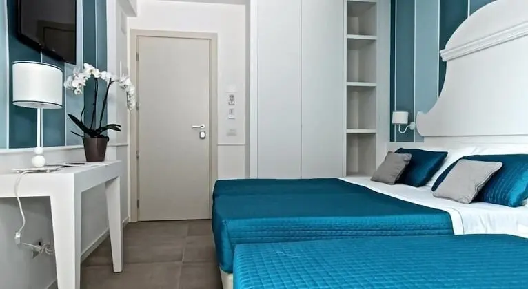 Üç Kişilik Oda