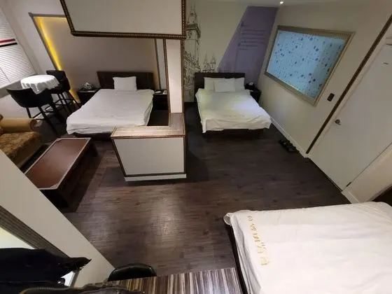 Üç Kişilik Oda