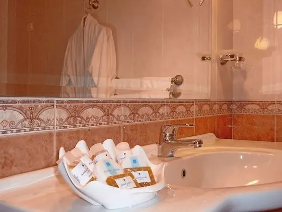 Üç Kişilik Oda