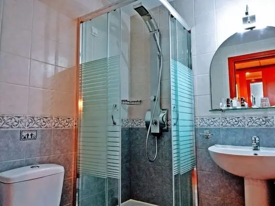 Üç Kişilik Oda